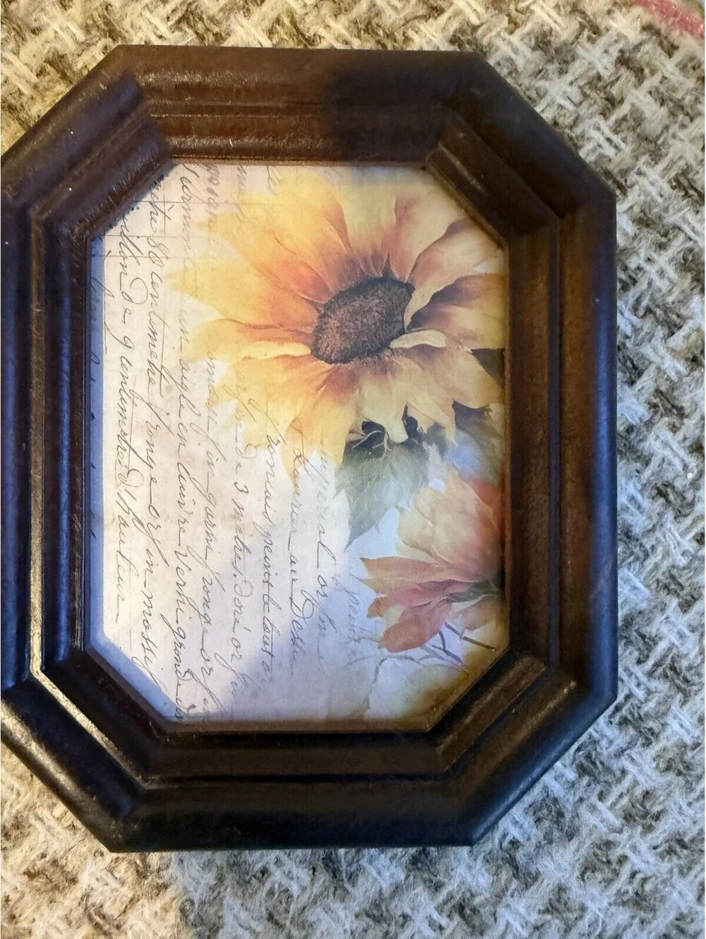Set Of 2 Vintage wood frames with sun flower prints. 3x5, can be changed out